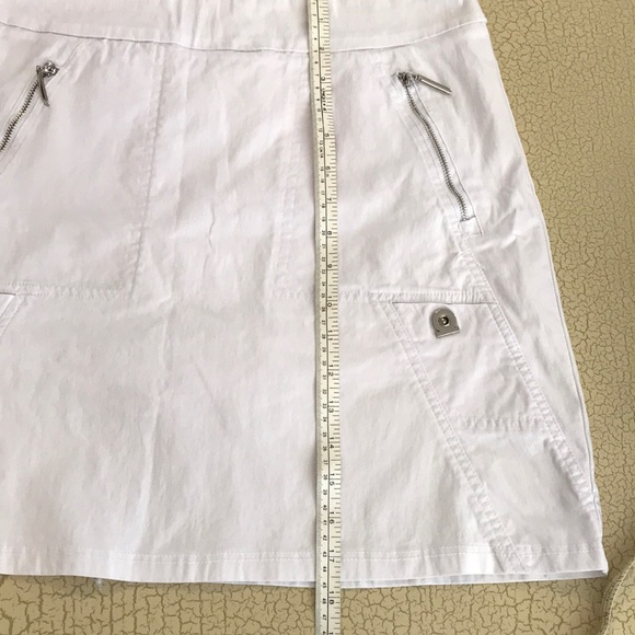 White Skort Size 8 EC from a SFPF home. - Picture 3 of 8